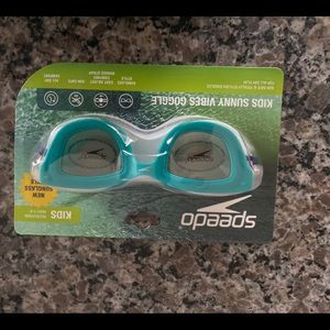Kids Speedo swim goggles! Brand new!      Ages 3-8